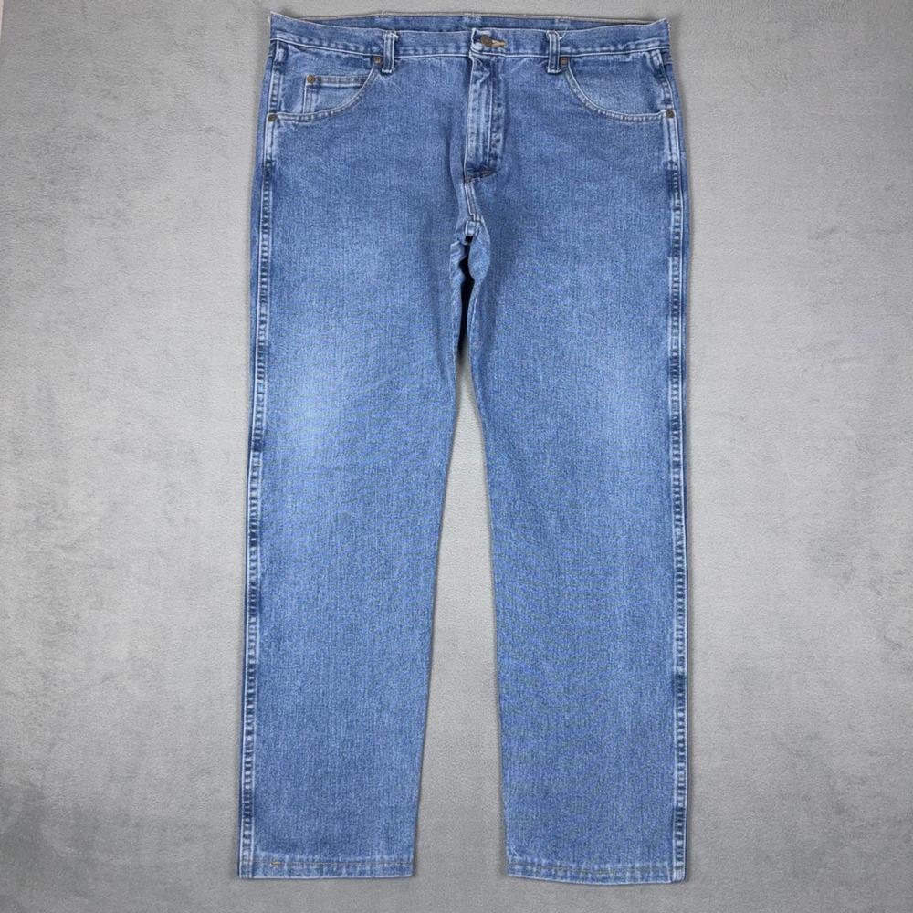 Wrangler Jeans Mens 40x32 Regular Fit Straight Leg Medium Wash Blue Denim Cotton